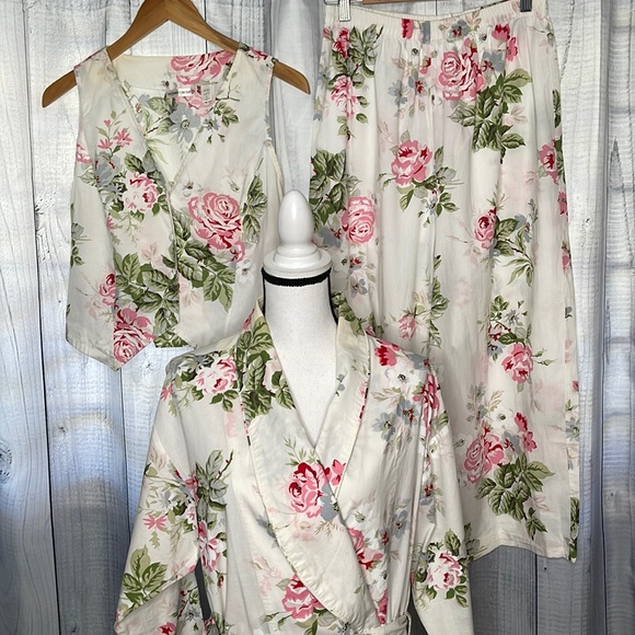 Victoria's Secret Other - Victoria’s Secret VS 3 Pc Set Robe & PJs Floral Sz S
